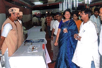 Hon. Mayor Kishanchand Tanwani and WIMA President Mrs. Suchitra Kanade Visited Eye Donation Camp
